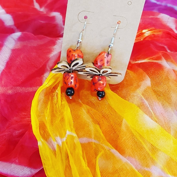 Handmade Earring - Picture 3 of 3